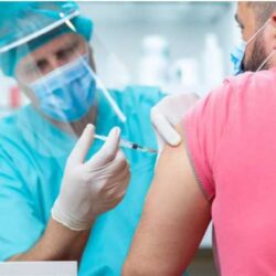 وزير الداخلية يلتقي نائب رئيس الوزراء الإماراتي وولي عهد دبي