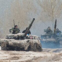 أمريكا تعلن توفير أسلحة لأوكرانيا.. وتتوعد روسيا بمزيد من العقوبات