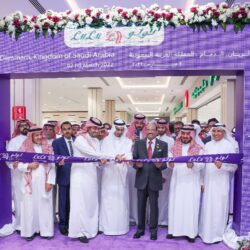 محافظ «القطيف» يلتقي عزيزة الغانم.. ويشيد بقصة نجاح مشروعها الخيري