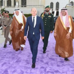 وزير الخارجية يناقش مع نظيره الباكستاني سبل دعم العلاقات بين البلدين