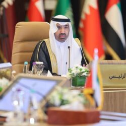 ملك البحرين يغادر جدة والأمير خالد الفيصل في وداعه