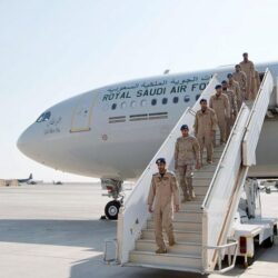 أمير عسير يكرم عدداً من منسوبي القطاعات الحكومية