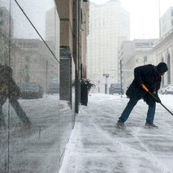 جراحة ناجحة لإصلاح ثقبين في المعدة لمريض بمستشفى الملك عبدالله ببيشة
