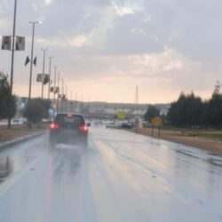 وزير النقل والخدمات اللوجستية يشكر القيادةَ على اعتماد استراتيجية قطاع الطرق