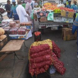 “وزير الداخلية” يستقبل كبار مسؤولي الوزارة وقادة القطاعات الأمنية وقادة قوات أمن الحج