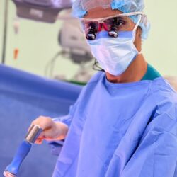 حالة الطقس: استمرار الطقس الحار وأمطار رعدية مصحوبة برياح نشطة على عدة مناطق