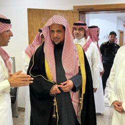أمير الباحة يكرّم عدداً من منسوبي الدفاع المدني بالمنطقة