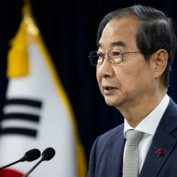 في مسقط: جولة رابعة من المحادثات النووية بين أمريكا وإيران قبيل جولة ترامب الشرق أوسطية