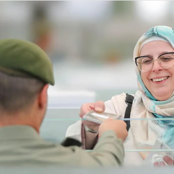 نائب أمير منطقة الرياض يؤدي صلاة الميت على الأمير فيصل بن خالد بن سعود