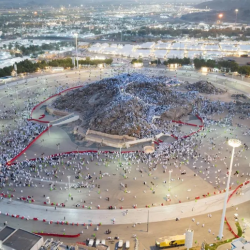 نيابة عن خادم الحرمين .. ولي العهد يصل منى ليشرف على راحة حجاج بيت الله الحرام