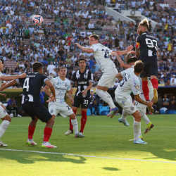 سبيس إكس تطلق 26 قمرًا جديدًا من “ستارلينك” لتعزيز شبكتها الفضائية