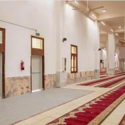 ضبط 60 وافدًا من حاملي تأشيرات الزيارة أثناء محاولتهم التسلل عبر أحد الطرق المؤدية إلى مكة