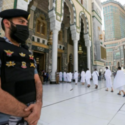 وزير الداخلية يتفقد قوات أمن الحج