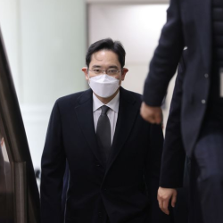 بيع أكبر نيزك مريخي معروف بـ 5.3 مليون دولار في مزاد “سوذبيز”