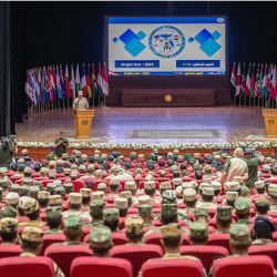 ترامب ينهي الجدل: يظهر علناً ويطلق رسالة غامضة للعالم