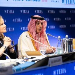 “صراع التكنولوجيا: إدارة ترامب تستعد لفرض حظر على الطائرات والمركبات الصينية”