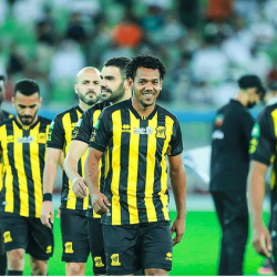 ضغوط المعروض تضرب الأسعار: النفط يتراجع وسط ترقب لقرار “أوبك+” بشأن زيادة الإنتاج