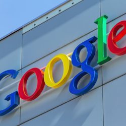 وزير الاتصالات يلتقي مسؤولين في واشنطن لتعزيز التعاون في مجالات المستقبل