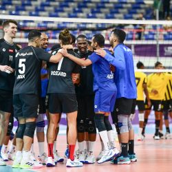 الدولار يتراجع مع تصاعد التوتر التجاري بين واشنطن وبكين