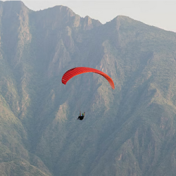 بعشرة لاعبين.. الشباب ينتزع نقطة ثمينة أمام النهضة العماني في افتتاحية دوري أبطال الخليج