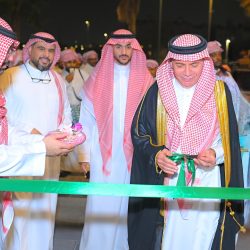 انخفاض أسعار الذهب في المعاملات الفورية (0.8%)