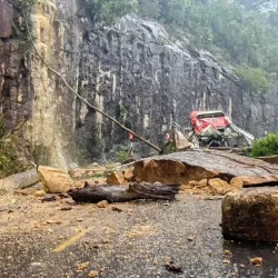 تراجع الدولار أمام اليوان في افتتاح تعاملات الأسبوع