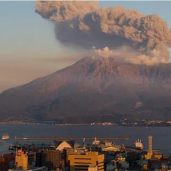 عاصفة “كلوديا” تغرق مدينة مونماوث.. إنقاذ وإجلاء عشرات السكان في ويلز