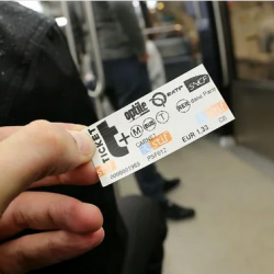 تراجع أسعار الذهب في المعاملات الفورية بنحو 0.3%