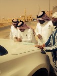 بالفيديو وزير ثفاقة الإمارات يعتذر لمسنة بسبب طيارته