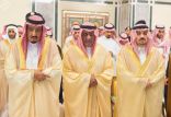 خادم الحرمين الشريفين يؤدي صلاة الميت على الأمير عبدالله بن عبدالعزيز بن مساعد بن جلوي رحمه الله