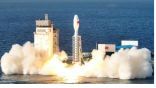 الصين تطلق صاروخًا إلى الفضاء لإرسال ثلاثة أقمار صناعية