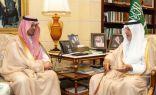 الأمير #خالد_الفيصل يستقبل نائب أمير مكة فور وصوله إلى المنطقة لمباشرة مهام عمله