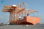 “ميناء جازان” للصناعات التحويلية يستقبل 6 رافعات جسرية متطورة