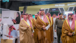 أمير المدينة المنورة يزور معرض الكتاب ويشيد بمكانة المدينة الثقافية.