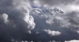 “الأرصاد”: سماء غائمة ورياح مثيرة للأتربة تحد من مدى الرؤية على الجوف والشمالية والشرقية