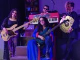 تقيم حفلات غنائية في الداخل والخارج.. شاهد: أول فرقة نسائية سعودية تقدم موسيقى الروك