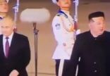 شاهد: ردة فعل مصور كوري جعلت من رئيس كوريا الشمالية أن ينظر له أثناء حديثه مع بوتين