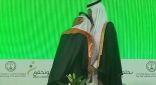 وزير الطاقة يُقبل رأس طالب في حفل تخريج طلاب جامعة الملك فهد للبترول والمعادن
