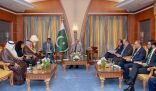 وزير التجارة يلتقي رئيس وزراء باكستان في الاجتماع الخاص بالمنتدى الاقتصادي العالمي بالرياض