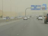 “الأرصاد”: رياح مثيرة للغبار في 5 مناطق.. وغيوم على تبوك   رياح محملة بالأتربة في الرياض