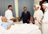 مسؤلو أرامكو السعودية يعاودون المرضى بجدة