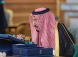 خادم الحرمين الشريفين يتلقى رسالة خطية من أمير قطر