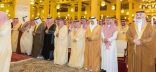 أمير الرياض يؤدي صلاة الميت على صاحب السمو الملكي الأمير بدر بن عبدالمحسن
