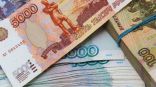 العملة الروسية تنخفض بنحو 30% بعد بدء سريان العقوبات الدولية