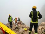 وفاة وإصابة.. الدفاع المدني يباشر سقوط شخصين من منحدر جبلي بـ الطائف