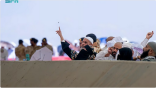 حُجّاج بيت الله الحرام يرمون الجمرات الثلاث في ثاني أيام التشريق