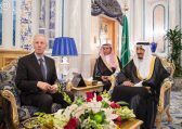 # خادم الحرمين الشريفين يستقبل وزير خارجية كندا