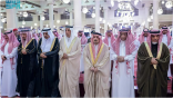 أمير الرياض يؤدي صلاة الميت على الأمير فهد بن سعود بن محمد بن مقرن المشاري آل سعود
