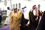 ملك البحرين يغادر جدة والأمير خالد الفيصل في وداعه