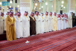 أمير الرياض يؤدي صلاة الميت على الأميرة نوف بنت سعود